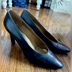 Stuart Weitzman Navy Leather Pumps Size 7